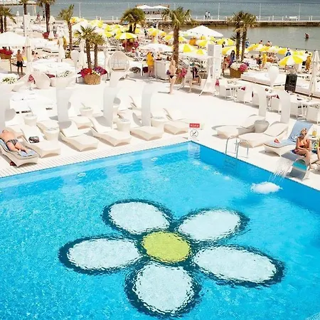 On Arkadiivskyi Lane